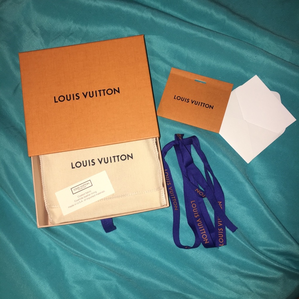 LV GIFT WRAP